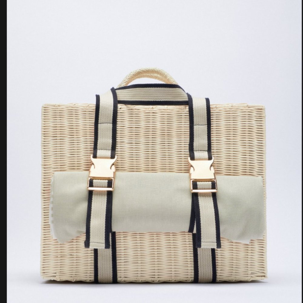 ZARA Picnic basket with table cloth